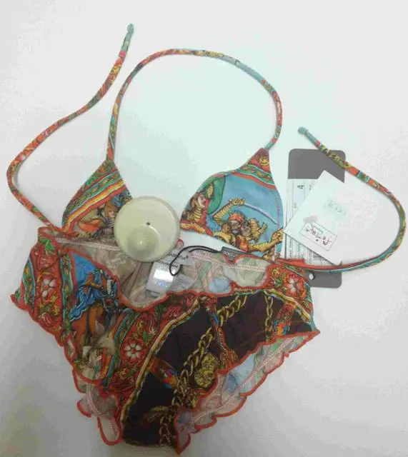 Foto uit de officiële melding: Dolce &amp; Gabbana Kinderbikini — risico: Verwonding