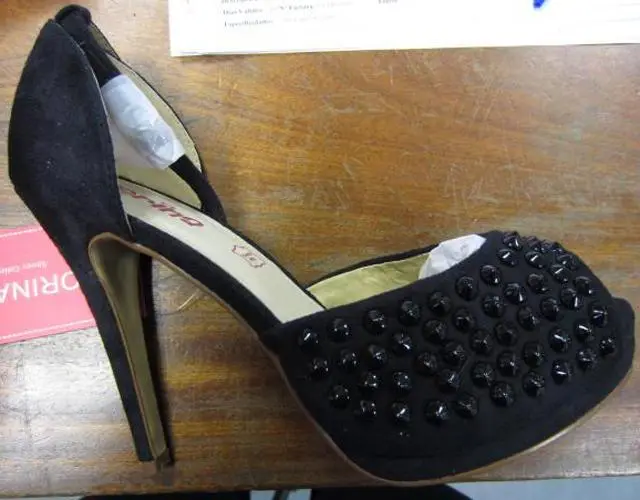 Foto dell’avviso ufficiale: Corina Scarpe e sandali da donna — rischio: Rischio chimico