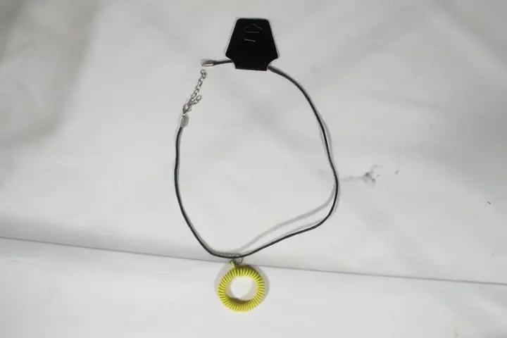 Foto dell’avviso ufficiale: Fashion Jewelry Orecchini e Collana — rischio: Rischio chimico