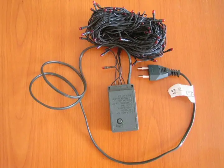Photo from the official notice: Best 140 Rice Lights lighting chain — burns & electric shock risk (A12/0627/13)