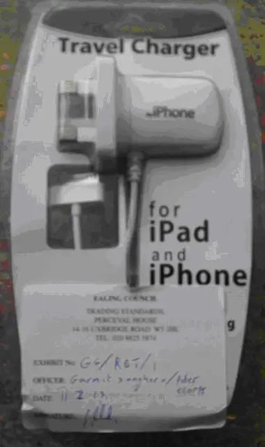 Photo de l’avis officiel: Travel charger for iPad and iPhone (NOT ORIGINAL PRODUCT) Chargeur de voyage — risque: Choc électrique & Incendie