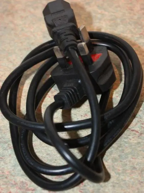 Photo de l’avis officiel: Guida (MAY BE COUNTERFEIT) Câble d’alimentation — risque: Brûlures