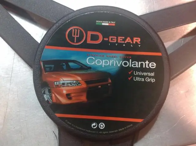 Foto aus der offiziellen Meldung: D-GEAR Steering wheel cover - Coprivolante Auto Lenkradabdeckung — Risiko: Chemikalie
