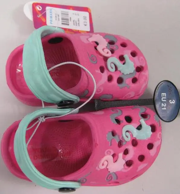 Foto aus der offiziellen Meldung: Primark Kindersandalen — Risiko: Ersticken