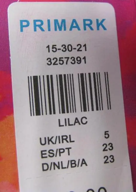 Foto aus der offiziellen Meldung: Primark Kindersandalen — Risiko: Ersticken