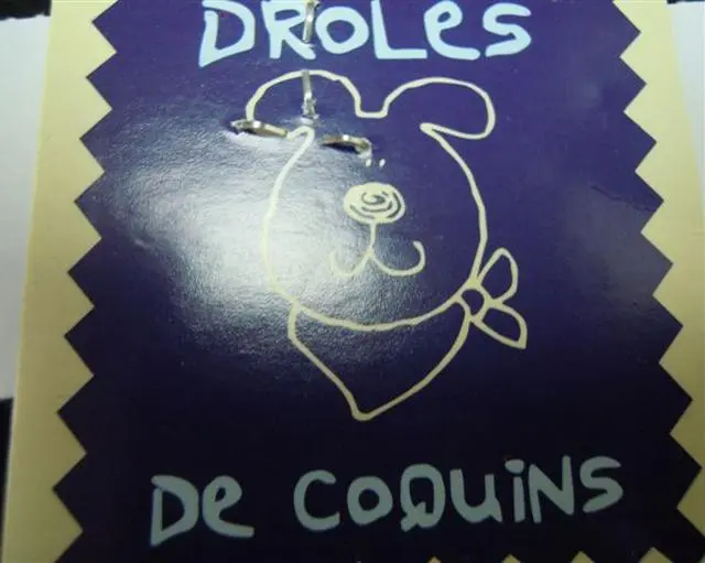 Foto aus der offiziellen Meldung: DROLES DE COQUINS BY CAREL Babys Hemd — Risiko: Ersticken