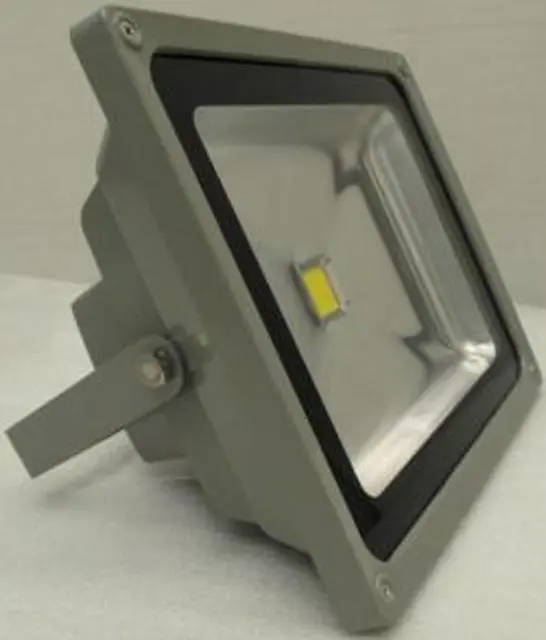 Photo de l’avis officiel: Heitronic Projecteur LED — risque: Choc électrique