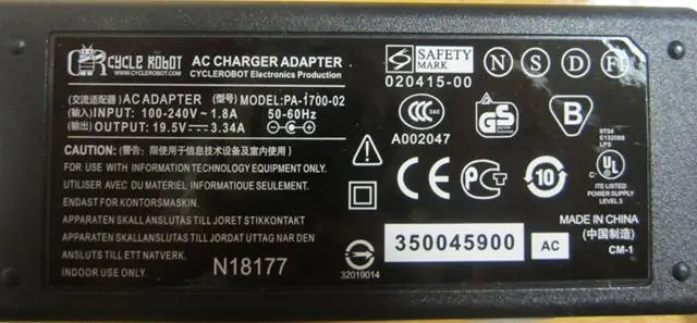 Foto uit de officiële melding: Cycle Robot AC Charger Adaptor Netlader — risico: Elektrische schok