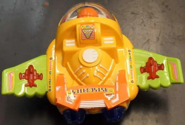 Photo from the official notice: Kempenaar musical toy - spaceship — suffocation risk