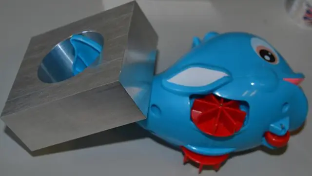 Photo from the official notice: Sanmei toys plastic bath toy — choking risk