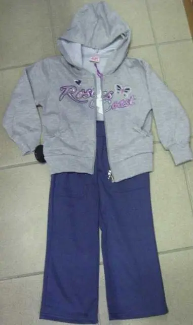 Foto aus der offiziellen Meldung: B.S.T. Mädchen-Outfit — Risiko: Ersticken