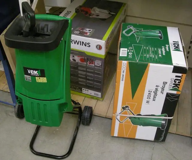 Foto aus der offiziellen Meldung: TCK Garden Gartenzerkleinerer — Risiko: Elektrischer Schlag