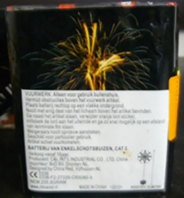Photo de l’avis officiel: China Red Six Red III Feux d’artifice — risque: Brûlures & Blessures