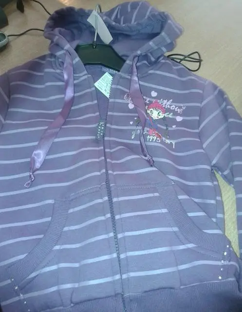Photo from the official notice: GLO STORY CHENG FENG children's sweatshirt — strangulation risk