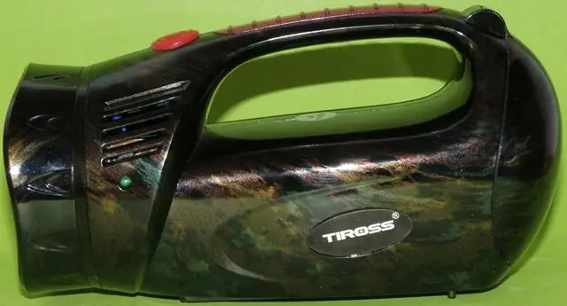 Photo de l’avis officiel: Tiross Latarka diodowa (Rechargeable torch) Torche rechargeable — risque: Brûlures & Choc électrique