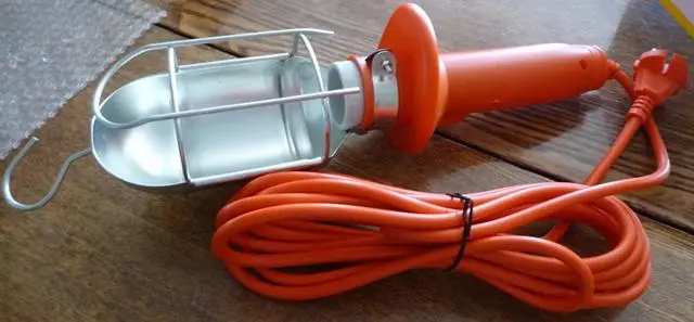 Photo de l’avis officiel: Auto working lamp Lampe portative — risque: Choc électrique