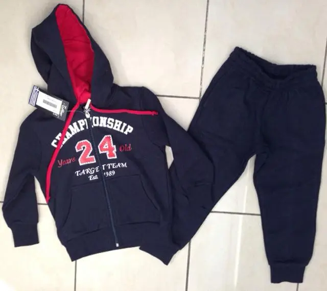 Foto do aviso oficial: Target Sportswear Conjunto de roupas para crianças — risco: Estrangulamento (A12/1426/13)