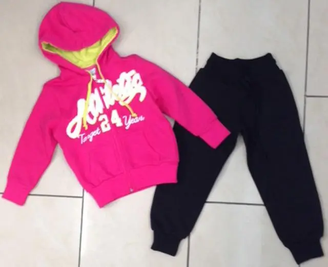 Photo de l’avis officiel: Target Sportswear Ensemble de vêtements pour filles — risque: Blessures & Etranglement