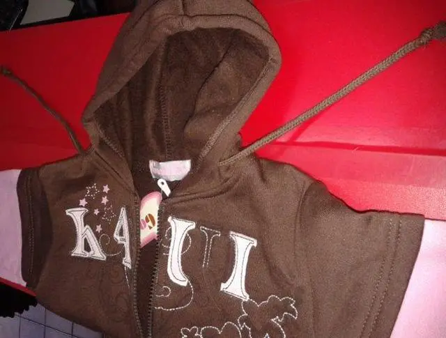 Foto aus der offiziellen Meldung: Good Kid Kinder-Sweatshirt — Risiko: Strangulierung