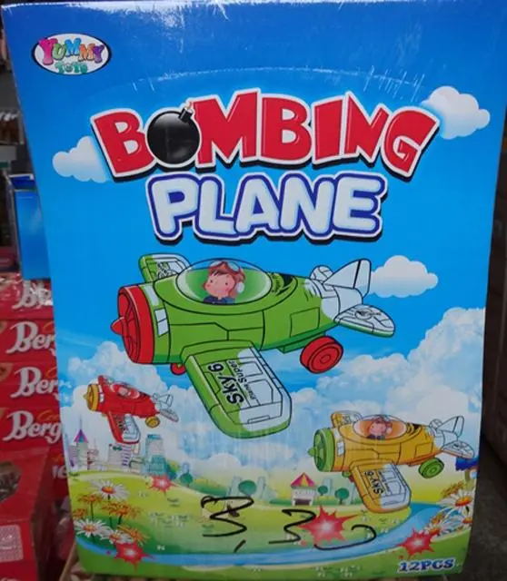 Foto do aviso oficial: Bombing Plane Brinquedo com doces — risco: Engasgamento
