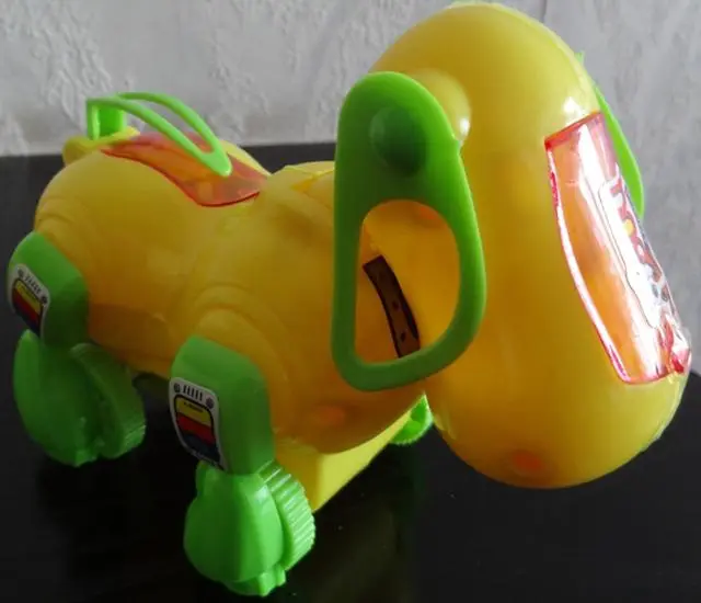 Foto do aviso oficial: Space Doggy Brinquedo com doces — risco: Engasgamento