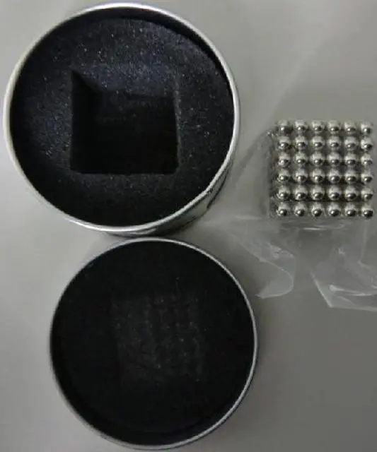 Foto uit de officiële melding: magnestic Magnetic neodym, Magentkugeln 216, Magnetwürfel Magnetisch speelgoed — risico: Verstikking door inslikken & Verwonding