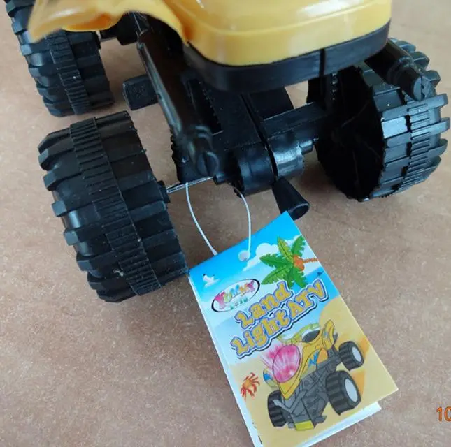 Foto do aviso oficial: Yummy Toys Land Light ATV Brinquedo com doces — risco: Engasgamento