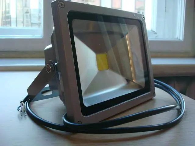 Photo de l’avis officiel: Led Flood Light Projecteurs — risque: Perturbation électromagnétique