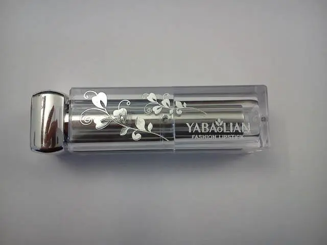 Foto uit de officiële melding: Yabaolian Truth Love Lipstick professional make-up Lippenstift — risico: Chemische risico's