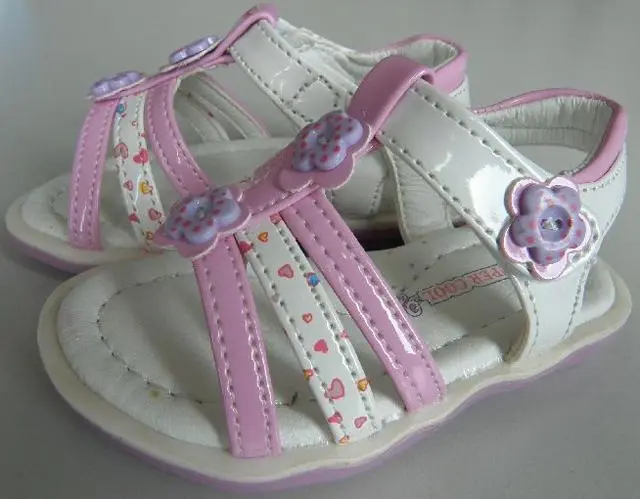 Photo de l’avis officiel: Super Cool Sandales pour filles — risque: Étouffement