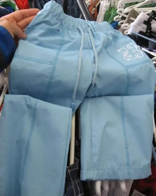 Foto uit de officiële melding: B.S.T. (beisite) Kinderkleding — risico: Verwonding