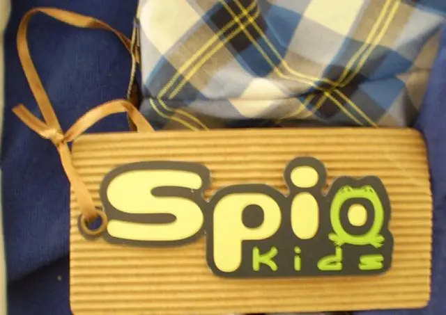 Foto uit de officiële melding: Spio kids Kinderkleding set — risico: Verwurging