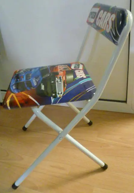 Photo de l’avis officiel: Table pliante et ensemble de chaises — risque: Coincement & Blessures