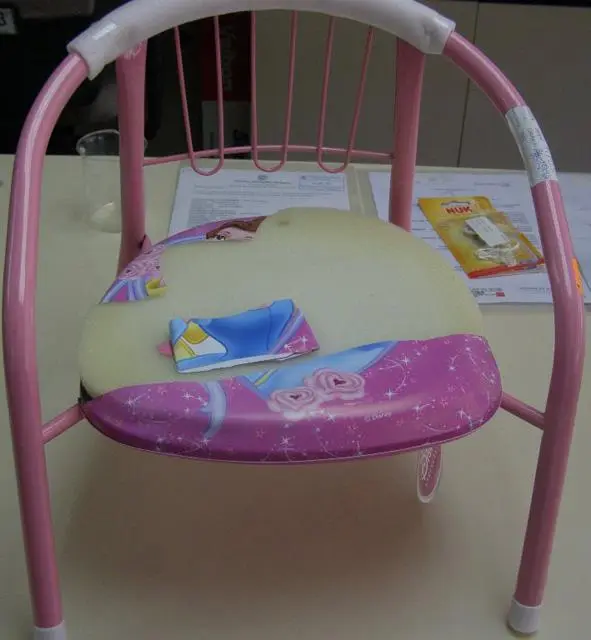 Foto dell’avviso ufficiale: Disney Princess - Sound chair Sedia per bambini — rischio: Rischio chimico