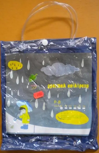 Foto do aviso oficial: Sweet Dew Capa de chuva infantil — risco: Estrangulamento