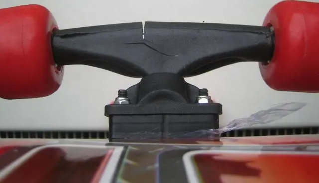Photo de l’avis officiel: Disney Disney Verdák (Cars) skateboard — risque: Blessures