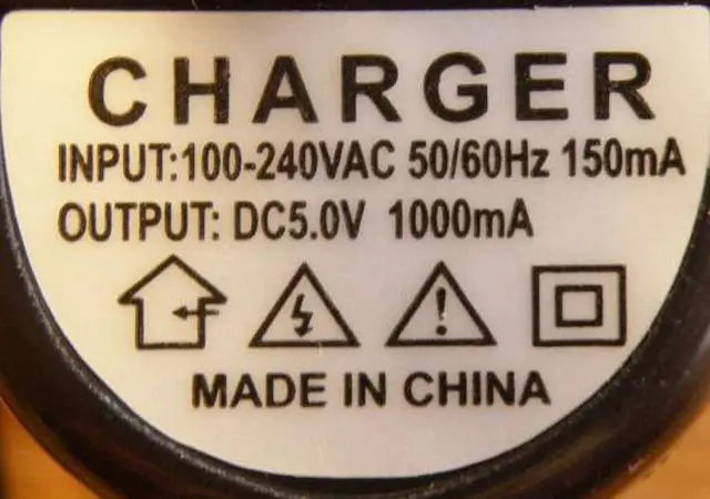 Foto aus der offiziellen Meldung: Luogao Carregador Híbrido-USB USB-Ladegerät Set — Risiko: Elektrischer Schlag