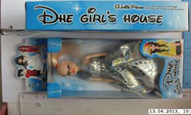 Foto do aviso oficial: The Girl's House Boneca de plástico — risco: Químico (A12/1816/13)
