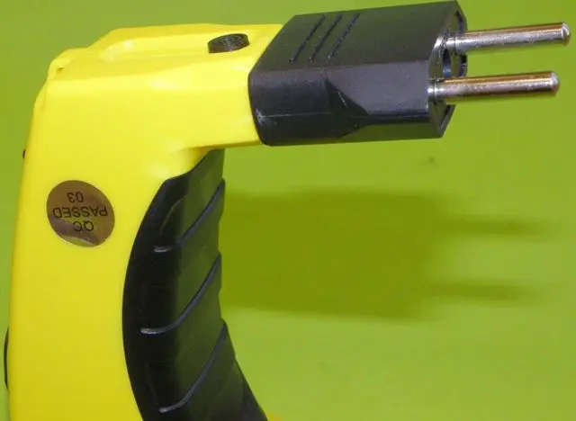 Photo de l’avis officiel: Kocmoc Torche rechargeable — risque: Brûlures & Choc électrique (A12/1942/13)