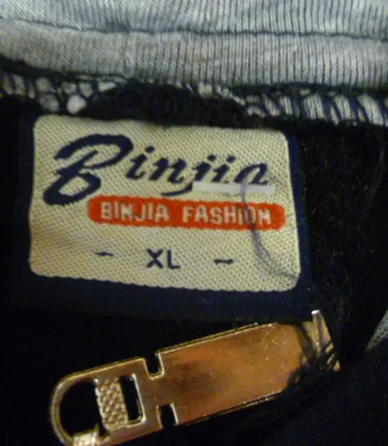 Foto aus der offiziellen Meldung: Binjia Kinder-Sweatshirt — Risiko: Strangulierung