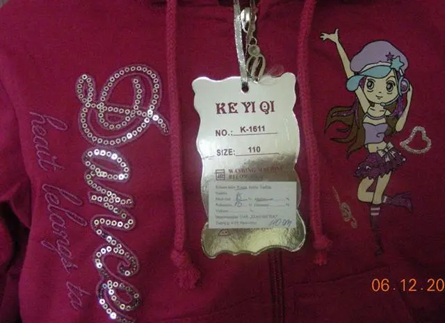 Foto do aviso oficial: Ke Yi Qi Conjunto de roupas para meninas — risco: Ferimentos & Estrangulamento