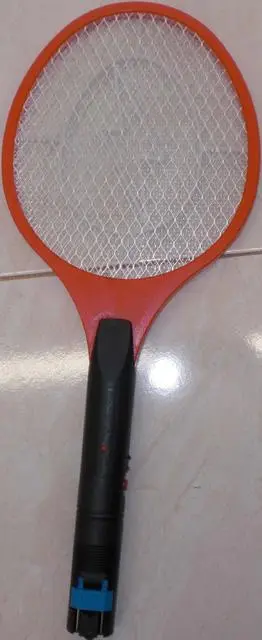 Foto uit de officiële melding: YPD Let's Kill Mosquito Together Mug swatter — risico: Elektrische schok