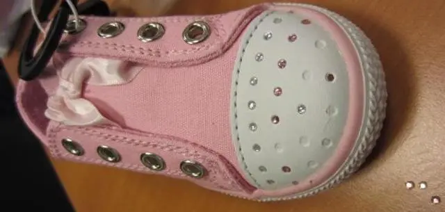 Foto aus der offiziellen Meldung: Disney/Primark Minnie Mouse Mädchenschuhe — Risiko: Ersticken