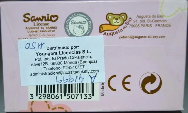 Foto do aviso oficial: Sanrio Hello Kitty Brinquedo macio — risco: Engasgamento