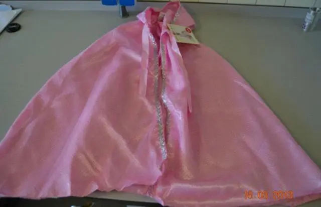 Foto do aviso oficial: ROSE &amp; ROMEO (R&amp;R) Capa de vestido extravagante — risco: Estrangulamento
