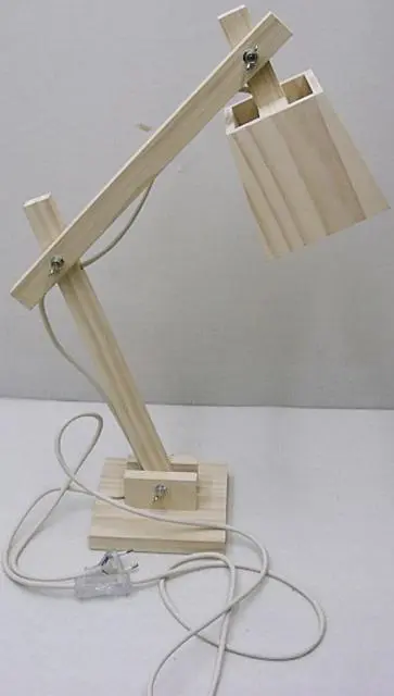 Foto do aviso oficial: Muuto Architect lamp Luz de mesa — risco: Choque elétrico & Incêndio