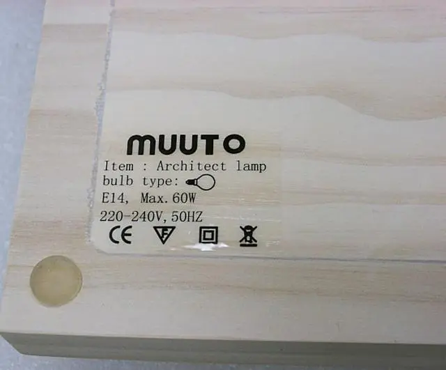 Foto do aviso oficial: Muuto Architect lamp Luz de mesa — risco: Choque elétrico & Incêndio