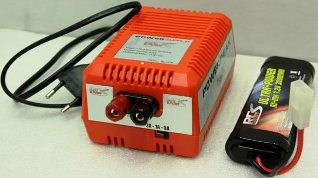 Foto aus der offiziellen Meldung: RC-SPORTS PowerPeak Batterieladegerät — Risiko: Elektrischer Schlag