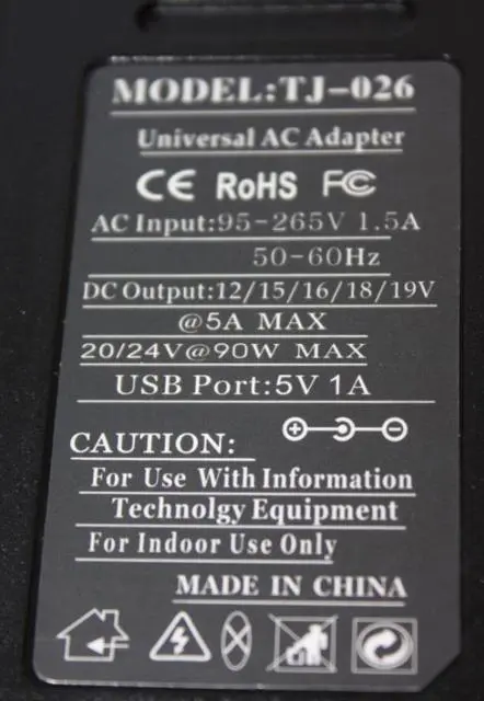 Photo de l’avis officiel: Universal AC Adapter Alimentation électrique — risque: Choc électrique
