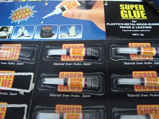 Photo de l’avis officiel: Super Glue Colle — risque: Risque chimique (A12/0119/14)